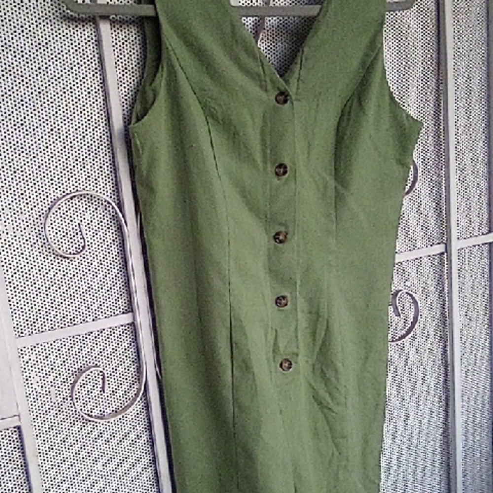 Elegant Green Sleeveless Kulots. Size Small